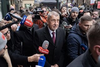 Babiš hází kouřové clony a do veřejného vysvětlování střetu zájmů se mu nechce, míní politologové - Novinky
