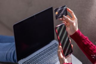 Chtěla investovat, ale naletěla. Žena ze Šumperska přišla o téměř čtyři miliony - Novinky