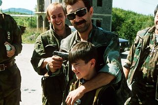 „Lidské safari“ v Sarajevu. Milovníci lovu údajně stříleli ženy a děti