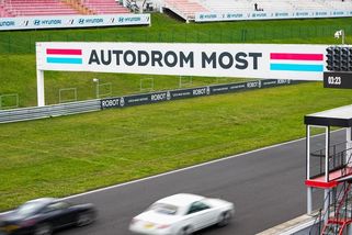 Manželé vyhráli boj s mosteckým autodromem. Nesmí je obtěžovat hlukem, rozhodl Nejvyšší soud - Novinky