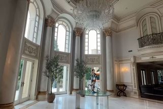 Vypadá jako francouzský zámek. Unikátní sídlo v New Jersey se prodalo za rekordních 369 milionů - Novinky