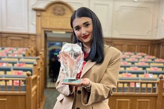 Pěšky uprchla s kočárkem před válkou. Dnes patří mezi nejlepší učitele v Česku - Seznam Zprávy