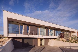 Dům spojený se zahradou. Vstoupí se na ni ze všech místností - Proženy.cz