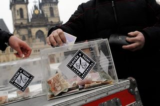 O finanční úsporu nejde. Nová vláda si chce posvítit na neziskovky kvůli jejich vlivu na veřejnost