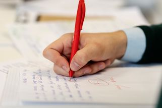 Pravopisný kvíz plný zákeřných chytáků: Kdo si myslí, že píše „je“ a „ě“ vždy správně, ten bude vyveden z omylu. Uspějí jen češtinářky