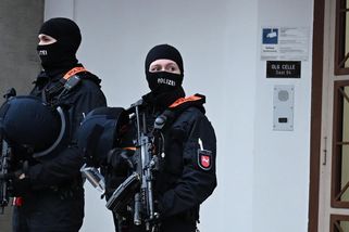 Švýcarský otec si od rodiny odskakoval k výrobě smrtících dronů pro Hizballáh - Novinky