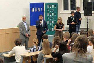 Střet zájmů Andreje Babiše není „soubojem dvou mužů“, řekl Pavel studentům v Brně - Novinky