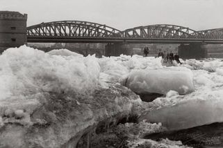 Mráz ze Sibiře k nám v roce 1929 přinesl bílé peklo. Zamrzla Vltava, ptáci padali mrtví k zemi a lidé umírali