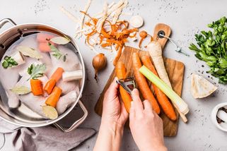 Stojí pár korun a dokáže divy: Za vývar vám tělo poděkuje! Co možná nevíte? Pomáhá hubnout - Proženy.cz