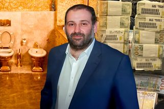 Korupční král Ukrajiny utekl před razií. Nechal za sebou i zlatý bidet