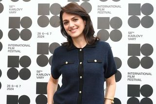 Klára Issová má po letech novou image. Dlouhou hřívu vystřídalo „shozené listí“. Jak se vám líbí? - Proženy.cz