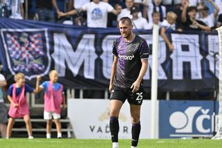 Chorého zkrat málem potopil Slavii. Staněk ale penaltu v poslední minutě chytil