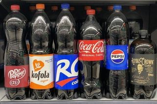 Coca-Cola, Pepsi nebo Kofola? Právě ta, kterou pijeme nejvíc, dopadla nejhůř!