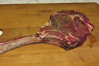 Maso, které téměř nikdo nechce: Málokdo totiž ví, že je levné, šťavnaté a na gril jako dělané - Médium.cz