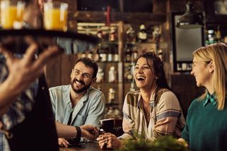 Rakušané v restauraci pomlouvali Českou kuchyni. Přišla jsem k nim a spustila plynulou němčinou - Médium.cz