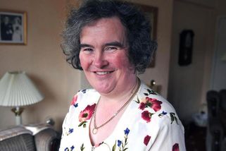 Pamatujete si Susan Boyle z Britain’s Got Talent? Její proměna po 16 letech doslova bere dech