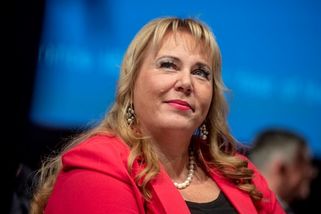 Klára Dostálová ať se doučí zákony své vlastní zem...