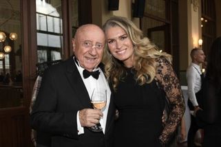 Felix Slováček vyrazil do společnosti. Odborník varuje před nedodržením doby smutku