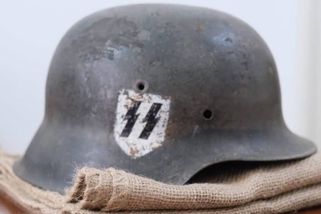 Jste okupant. Bosenskosrbský ministr poslal německému diplomatovi nacistickou přilbu - Novinky