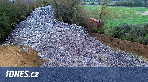 Hrozivá hora odpadu ohrožuje řeku v Británii, úřady si s ní nevědí rady - iDNES.cz