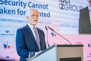 Mnoha lidem v sále zatrnulo. Pavel v projevu nečekaně zavtipkoval, video je hitem