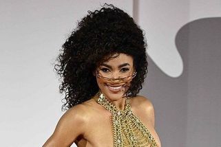 Nejodvážnější model benátského festivalu. Kapverdská modelka přišla v „síti“, vidět bylo úplně všechno! - Super.cz