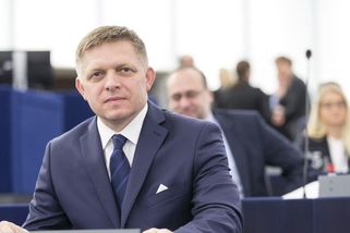 Fico vydírá Ukrajinu. Pod maskou alfa samce se skrývá zbabělec - Médium.cz