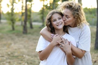 Dcera si do školy omylem oblékla mámino tričko s všeříkajícím nápisem a málem způsobila poprask – Maminka.cz