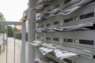 Reklamní letáky budou mít dál pré. Macinka argumentuje ochranou seniorů - Novinky