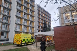 Popálení dvou dívek při chemii v hradecké škole: Policie případ vyšetřuje jako těžké ublížení na zdraví - Novinky