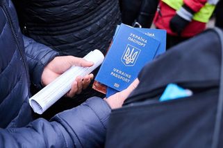 Raději utéct než skončit na frontě. Tisíce mladých Ukrajinců prchají do Německa - Novinky