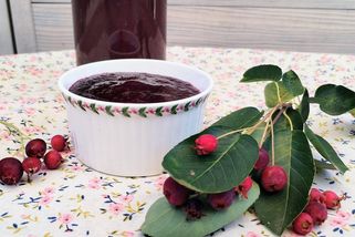 Výborná marmeláda z muchovníku je hezky hustá i bez pektinu a sladká, aniž byste museli přidávat hodně cukru