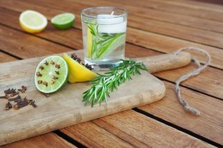 Vyrobte si skvělé domácí odpuzovače hmyzu. Je to hračka a nejen komáři se vám budou obloukem vyhýbat!