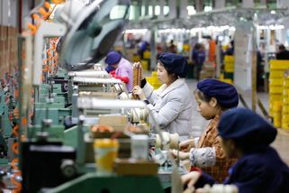 Továrna světa s polovinou personálu: Čínu čeká strmý propad - Seznam Zprávy