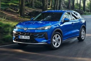 Nový T-Roc jízdně dospěl a dorostl Škodu Karoq. Volkswagen s ním má v Česku velké plány