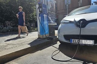 Automobilky otočily. Konec spalovacích motorů v roce 2035 už podle nich není reálný - Novinky