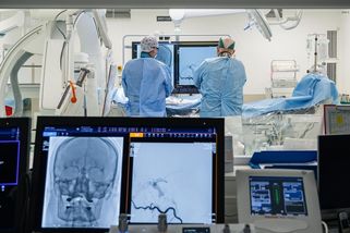 Doslova epidemie. Záchranky plnili na severu Moravy o prodlouženém víkendu pacienti s mrtvicí - Novinky