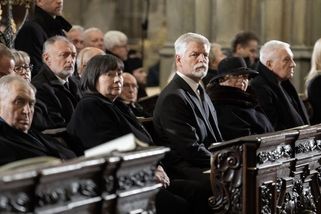 FOTO: S Dukou se loučili Pavel, Zeman i Klaus - Novinky
