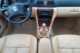 Na prodej je Škoda Octavia Combi první generace ve vzácné nejluxusnější verzi. Navíc v zachovalém stavu a s nízkým nájezdem. Svoji cenu si obhájí - Garáž.cz