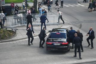 Finská televize zveřejnila nové záběry z atentátu na Roberta Fica - Novinky