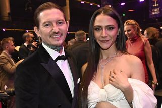 Evě Burešové začal na Slavících křupat korzet! Přemek Forejt tak hlídal nejen šperky za 6 mega, ale i vnady! - Super.cz