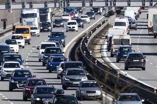 Dálniční známky od ledna znovu zdraží. Celoroční bude stát o 130 korun více - Seznam Zprávy