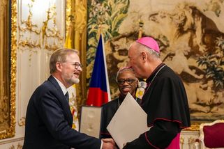 Fiala dostal od papeže nejvyšší možné vyznamenání. Je to ocenění naší politiky, řekl šéf ODS