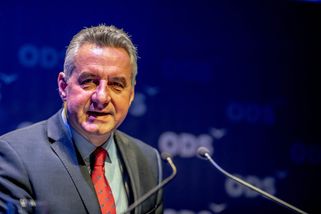 K výročí 17. listopadu si Zahradil kopnul do Havla...