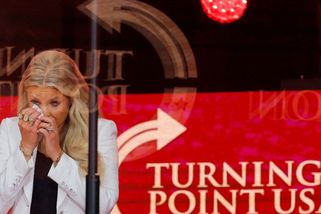 „Víza zrušena“. USA odebírají víza lidem kvůli příspěvkům přejícím smrt Kirkovi - Seznam Zprávy