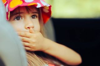 Naučte své děti mluvit sprostě, radí záchranářka. Může jim to zachránit život