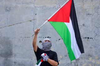 Propalestinští studenti zničili budovu školy, za o...