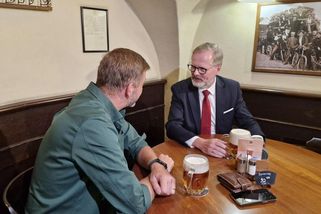Fiala s Rakušanem chtějí u piva vyloučit spolupráci s ANO. Hřib nedorazil - Novinky