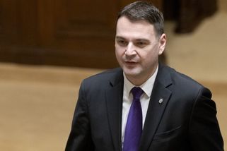 „Politický teleshopping“, Macinka mluvil o pálení vlajky EU - Seznam Zprávy