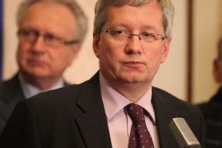 prahain.cz/politika/babis-ve-stretu-zajmu-neni-prezident-lze-rika-ustavni-pravnik-zdenek-koudelka-25457.html